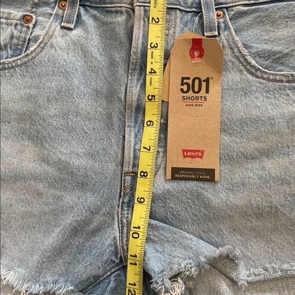 NWT Levi’s 501 Button fly light wash high rise jean shorts size 31 - Picture 5 of 5